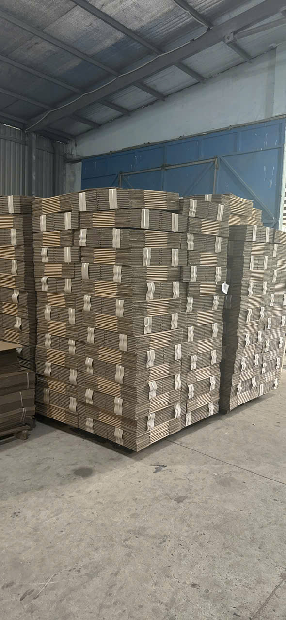 Thùng Carton đựng hàng may mặc